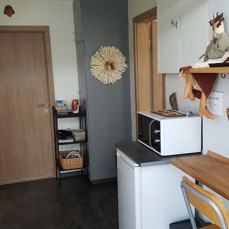 Hvita Husith, Kirkjubraut 48 Apartment เฮิฟน์ ภายนอก รูปภาพ