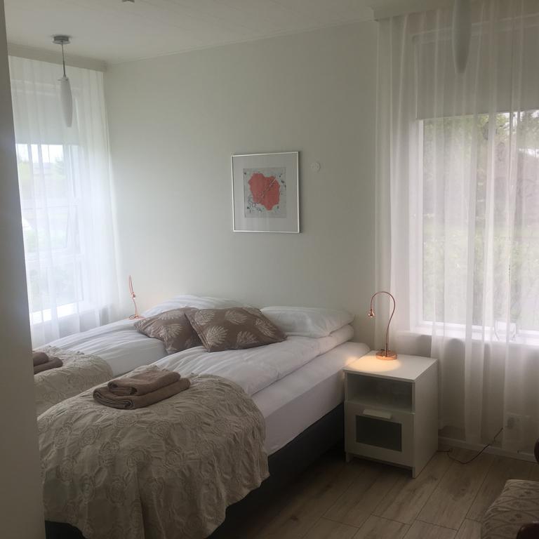 Hvita Husith, Kirkjubraut 48 Apartment เฮิฟน์ ภายนอก รูปภาพ