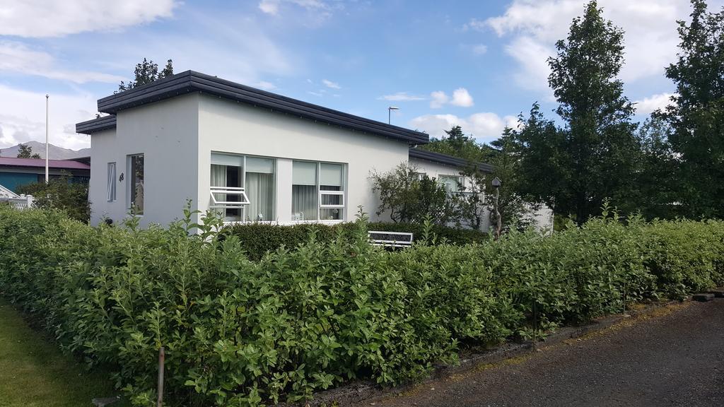 Hvita Husith, Kirkjubraut 48 Apartment เฮิฟน์ ภายนอก รูปภาพ