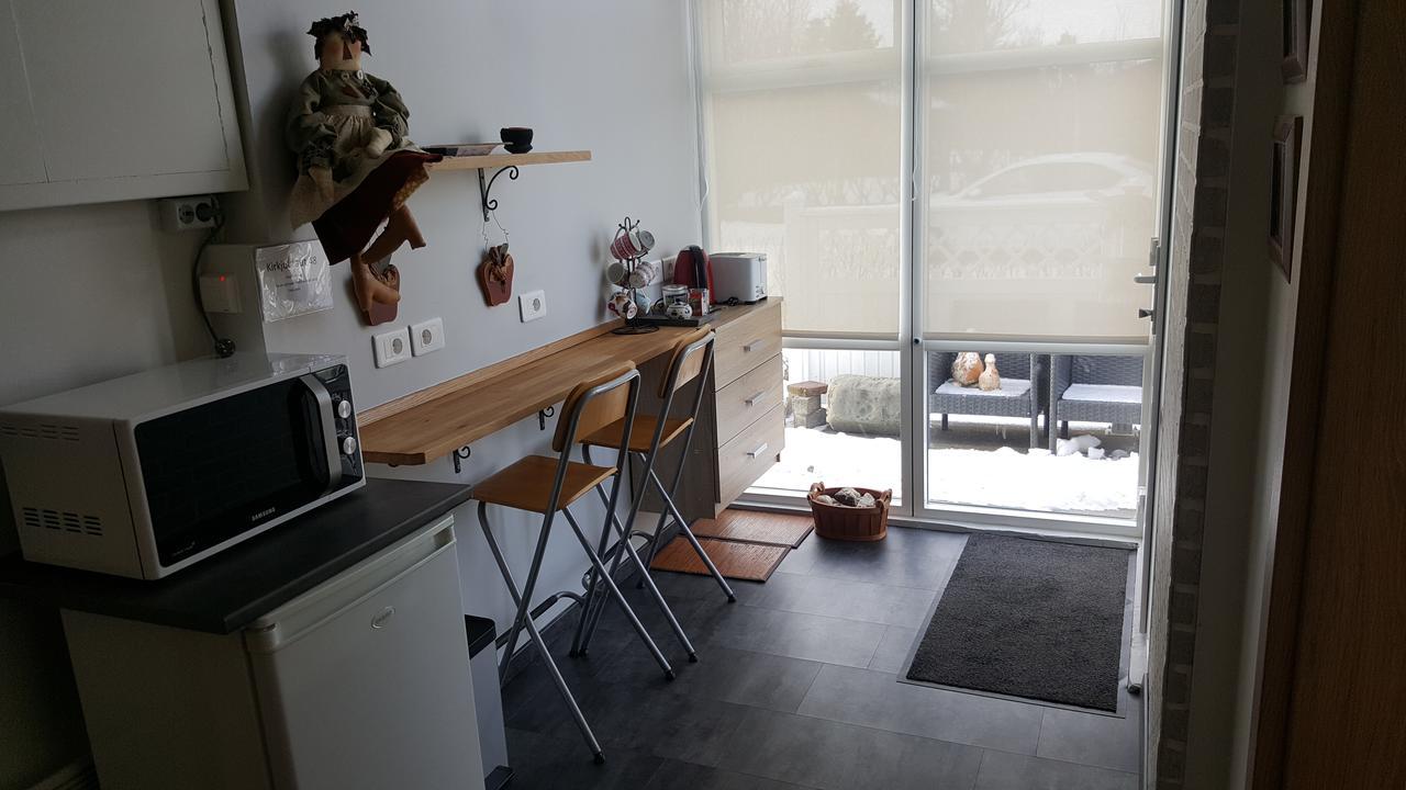 Hvita Husith, Kirkjubraut 48 Apartment เฮิฟน์ ภายนอก รูปภาพ