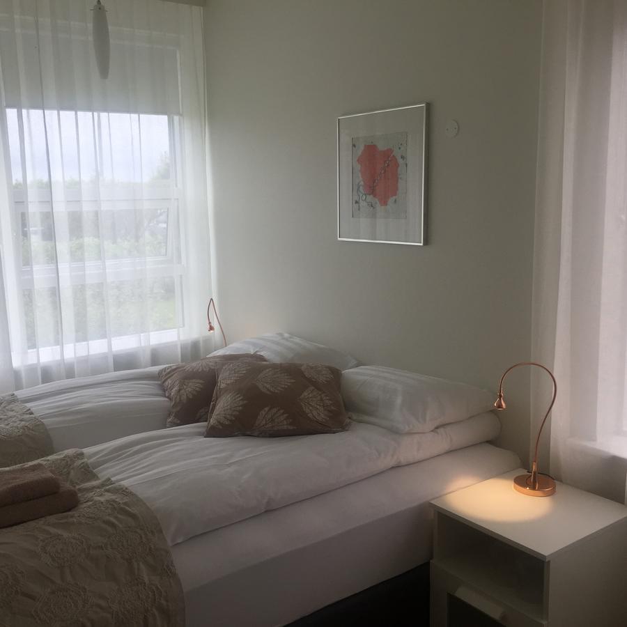 Hvita Husith, Kirkjubraut 48 Apartment เฮิฟน์ ภายนอก รูปภาพ